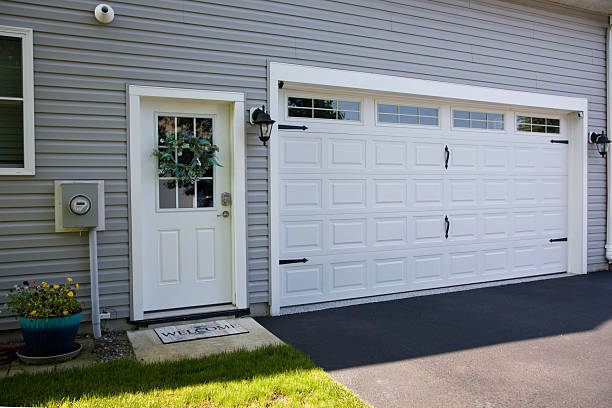 24/7 Emergency Garage Door Panel Replacement experts in Delaware, OH